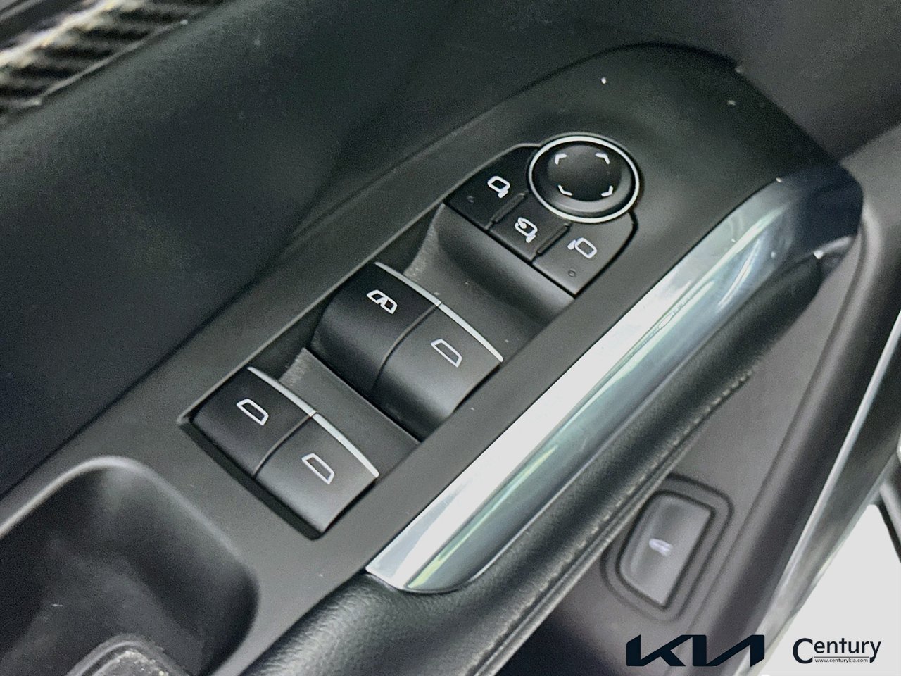 Used 2025 Chevrolet Traverse High Country AWD/4WD image 18