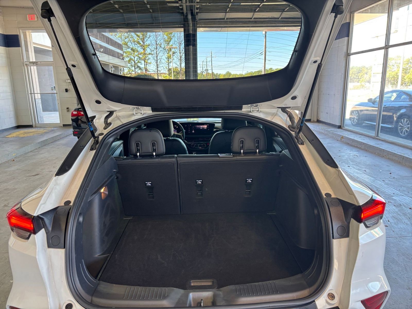 Used 2025 Buick Envista Sport Touring image 30