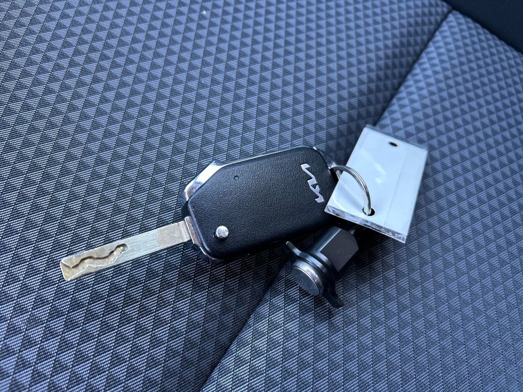 Used 2023 Kia Soul LX image 30