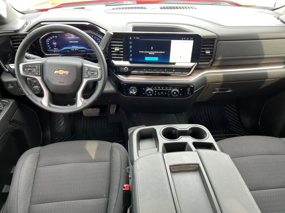 Used 2024 Chevrolet Silverado 1500 LT image 2