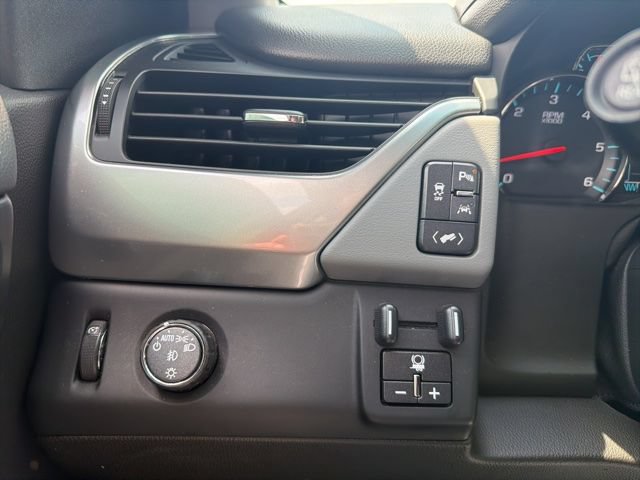 Used 2019 Chevrolet Suburban LT RWD image 11