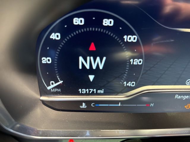 Used 2024 GMC Yukon XL SLT w/ SLT Premium Package image 12