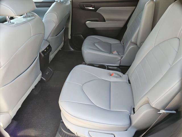 Used 2023 Toyota Highlander XLE AWD/4WD image 26