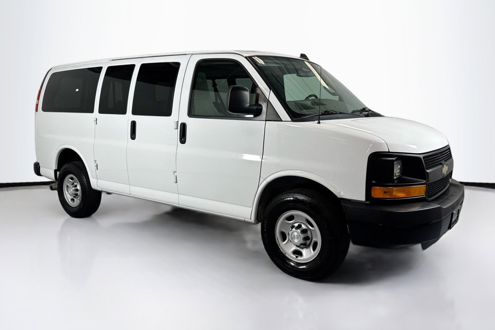 Used 2016 Chevrolet Express 2500 LS image 3
