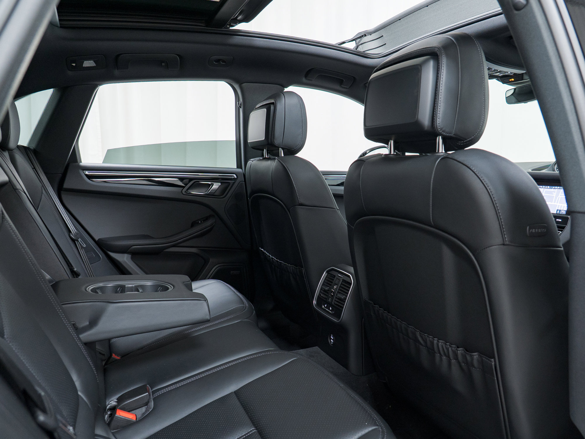 New 2026 Porsche Macan AWD/4WD image 26