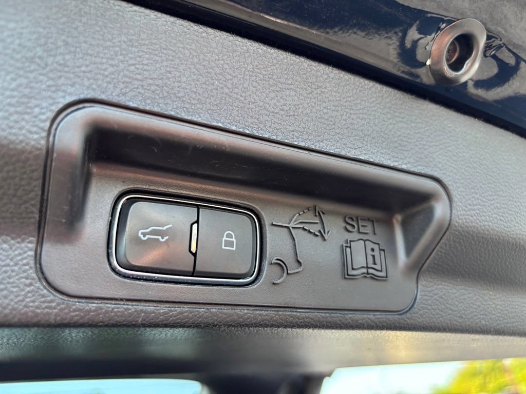 Used 2020 Ford Explorer XLT w/ Equipment Group 202A AWD/4WD image 21