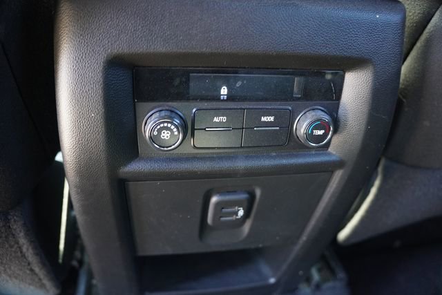 Used 2023 Chevrolet Traverse LT image 19