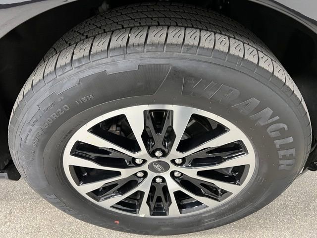 Used 2025 Ford Expedition Platinum AWD/4WD image 16