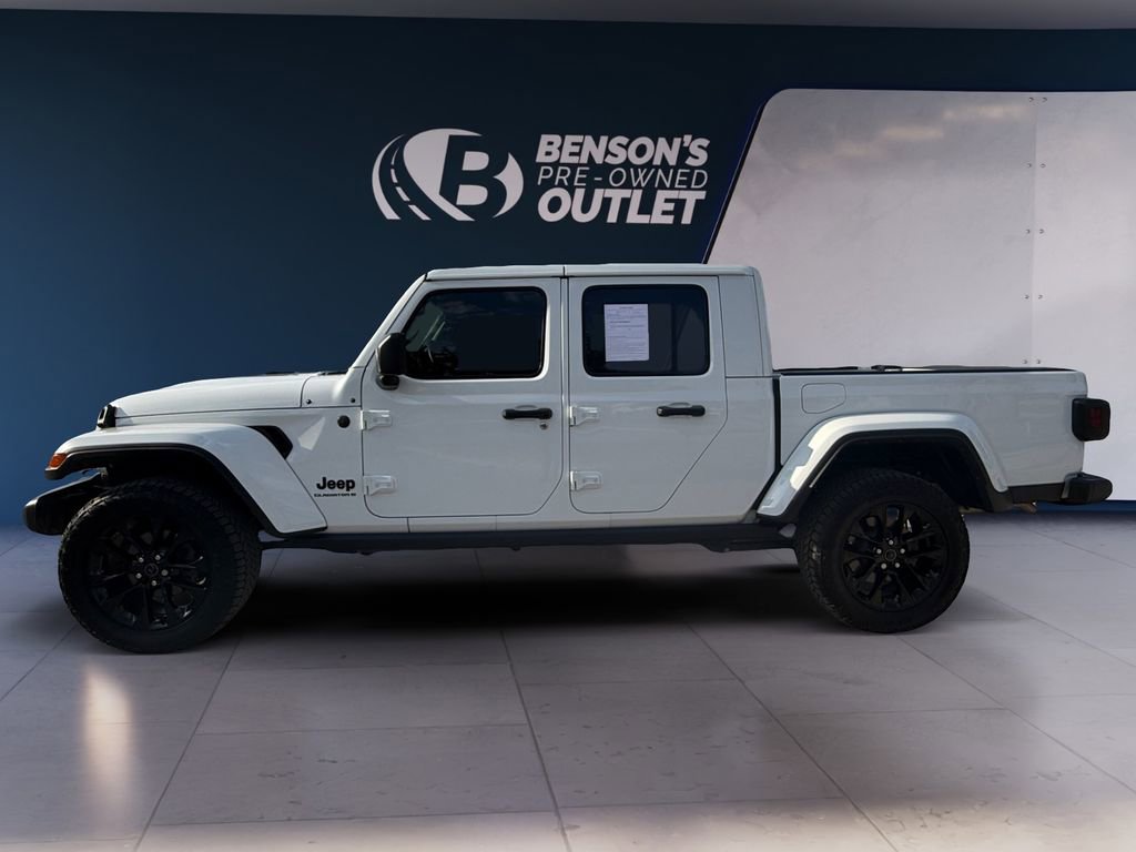 Used 2025 Jeep Gladiator Sport image 2