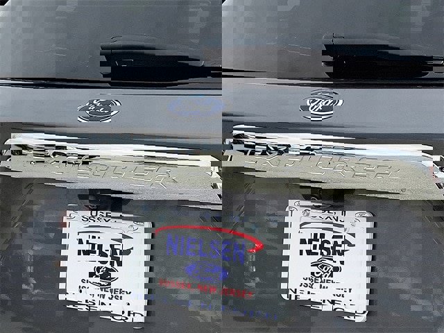 Certified 2022 Ford Explorer XLT w/ Equipment Group 202A image 16