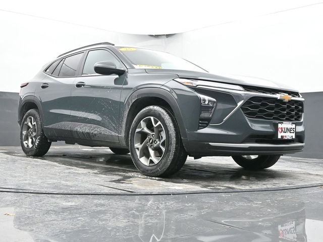 Used 2025 Chevrolet Trax LT image 42