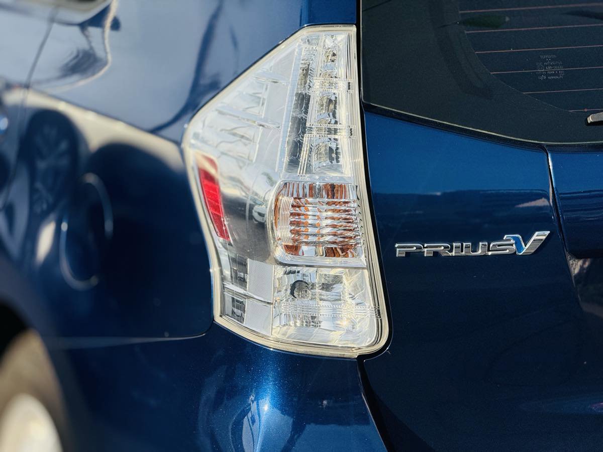 Used 2014 Toyota Prius V Two image 9