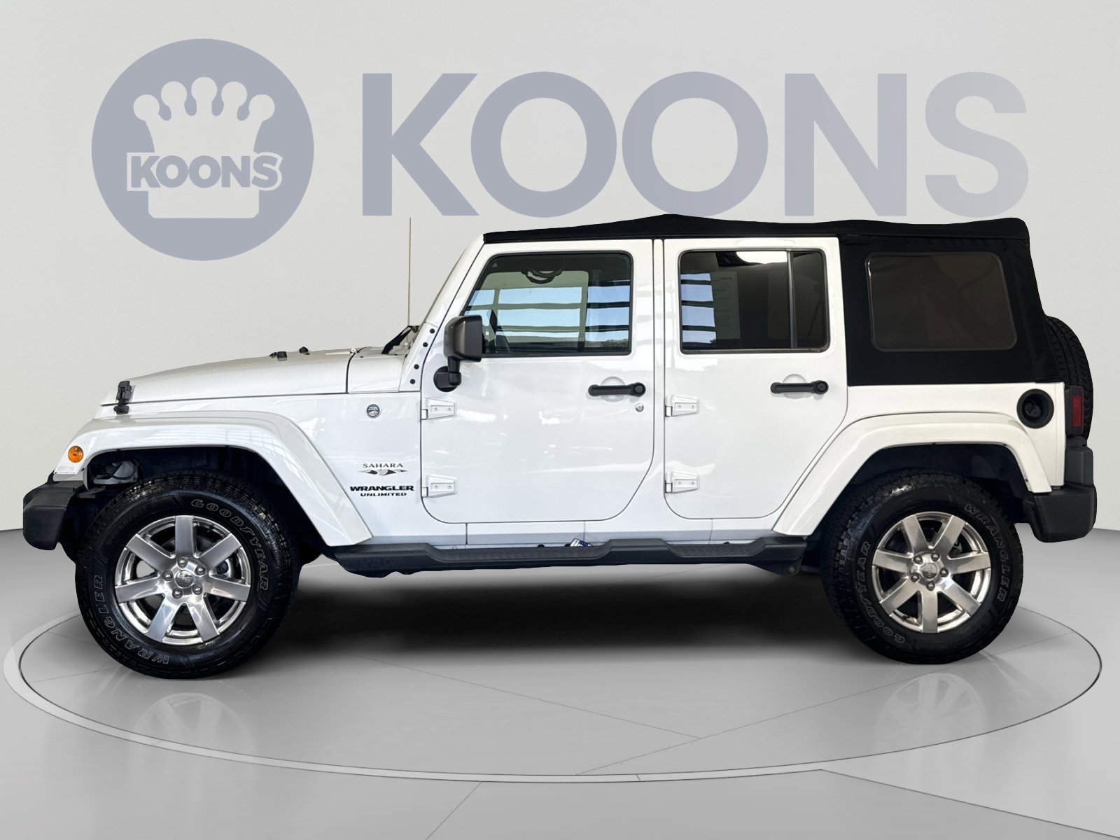 Used 2016 Jeep Wrangler Unlimited Sahara w/ Dual Top Group AWD/4WD image 2