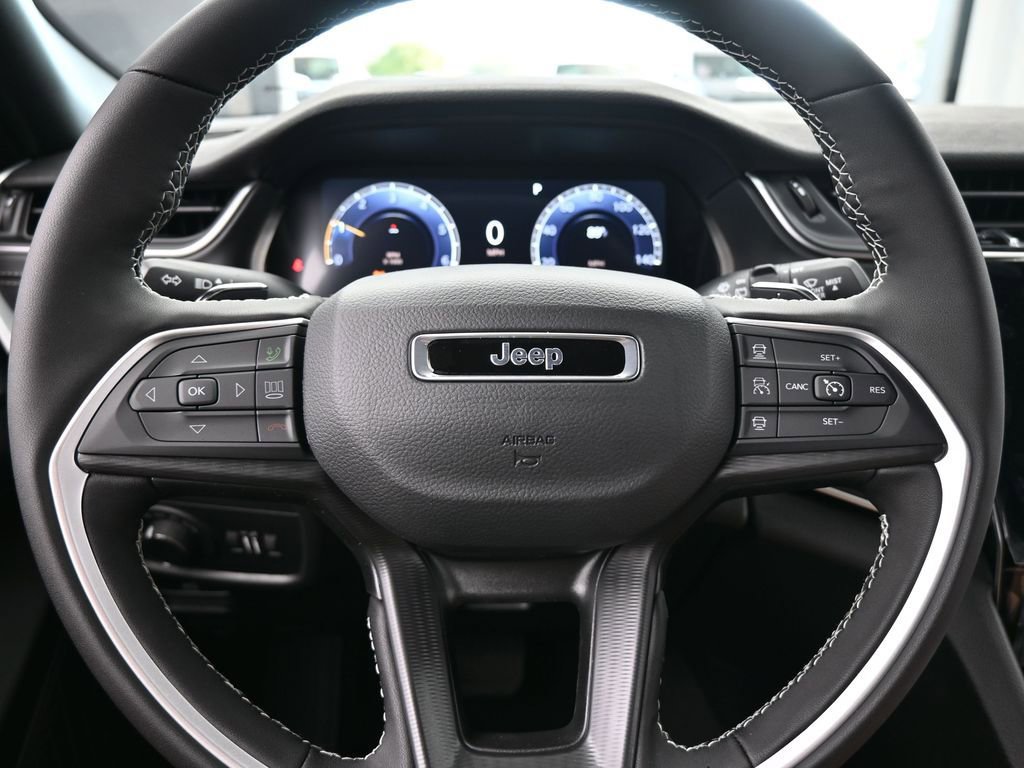 New 2025 Jeep Grand Cherokee Altitude image 25