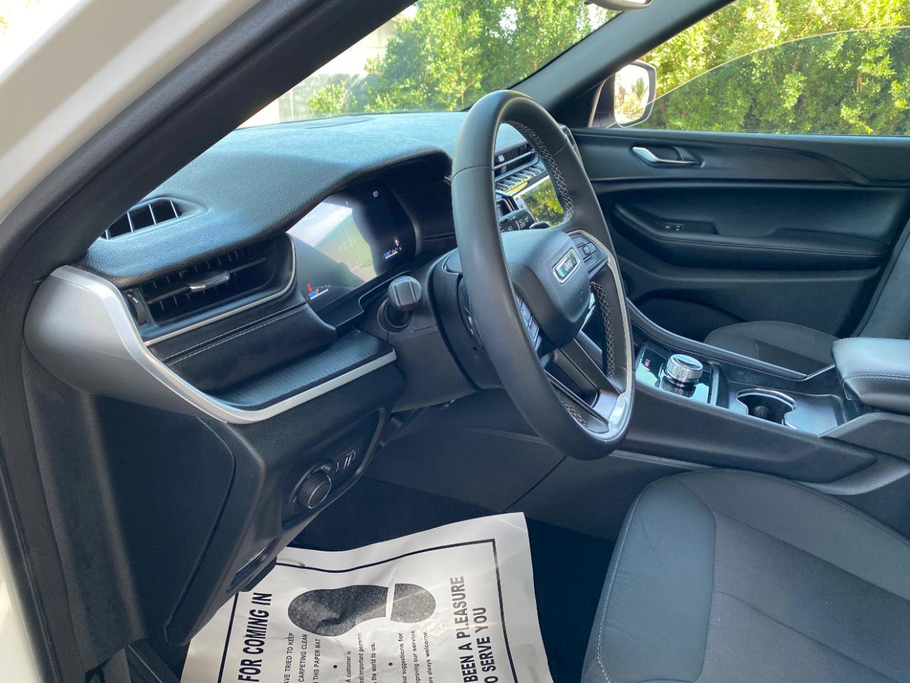 Used 2024 Jeep Grand Cherokee Laredo X w/ Trailer Tow Package AWD/4WD image 29