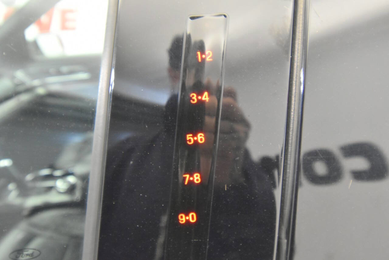 Used 2018 Ford Explorer Platinum image 12