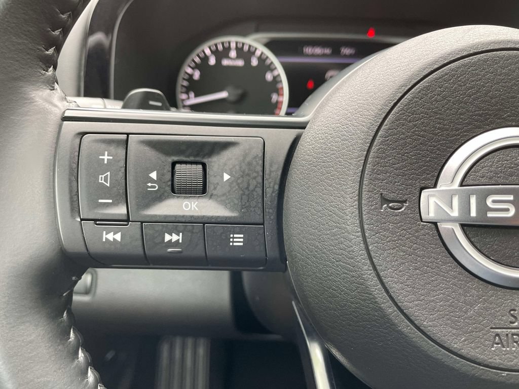 Used 2025 Nissan Pathfinder SV AWD/4WD image 23