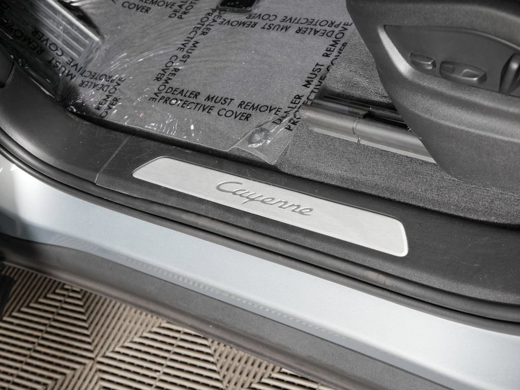 Certified 2023 Porsche Cayenne AWD/4WD image 20