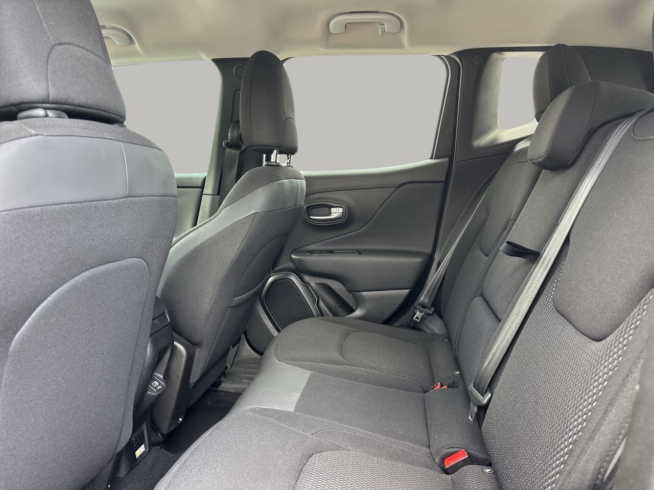 Used 2020 Jeep Renegade Altitude FWD image 15
