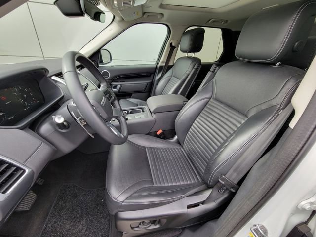 Used 2024 Land Rover Discovery S image 15