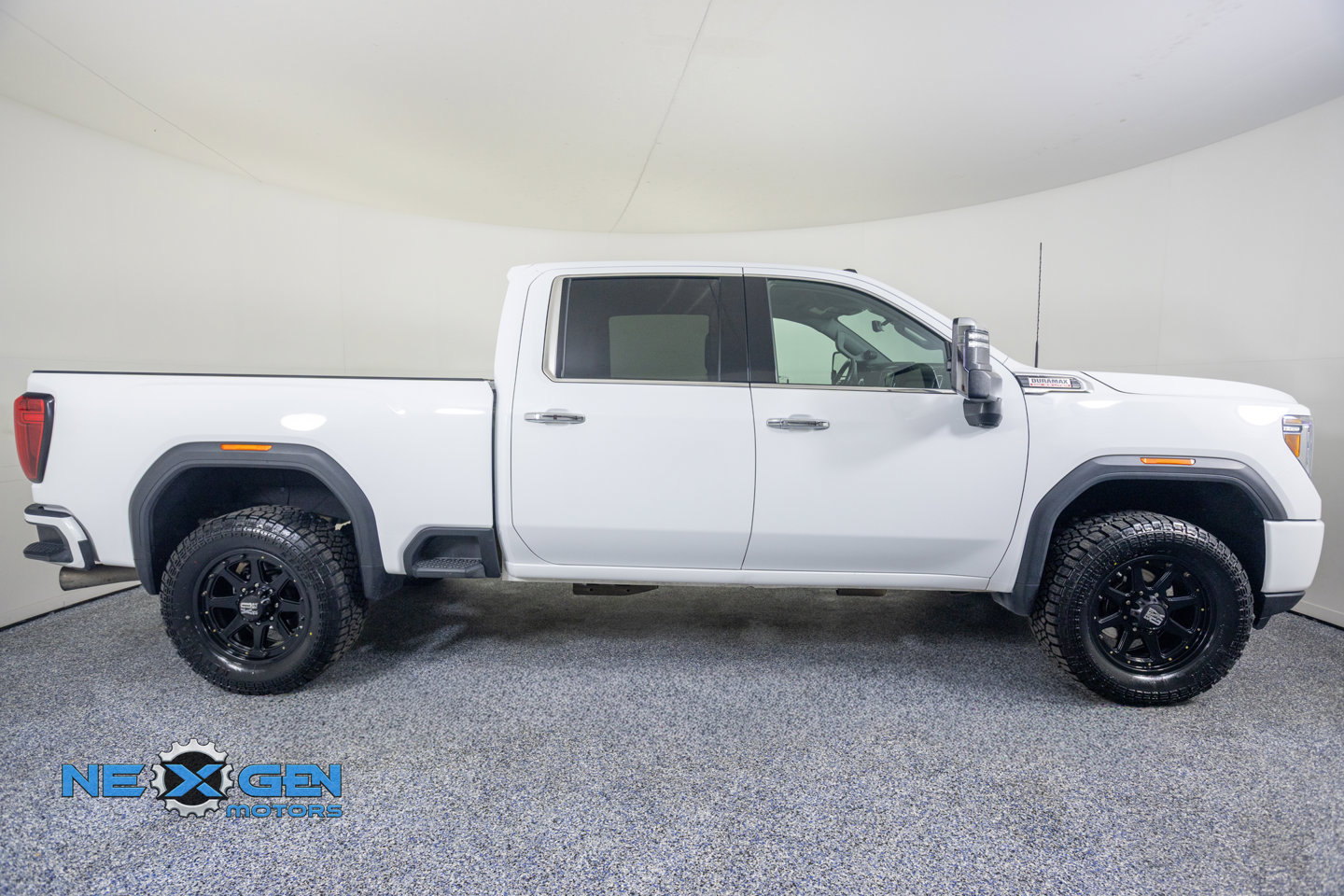 Used 2022 GMC Sierra 3500 Denali w/ Technology Package AWD/4WD image 9