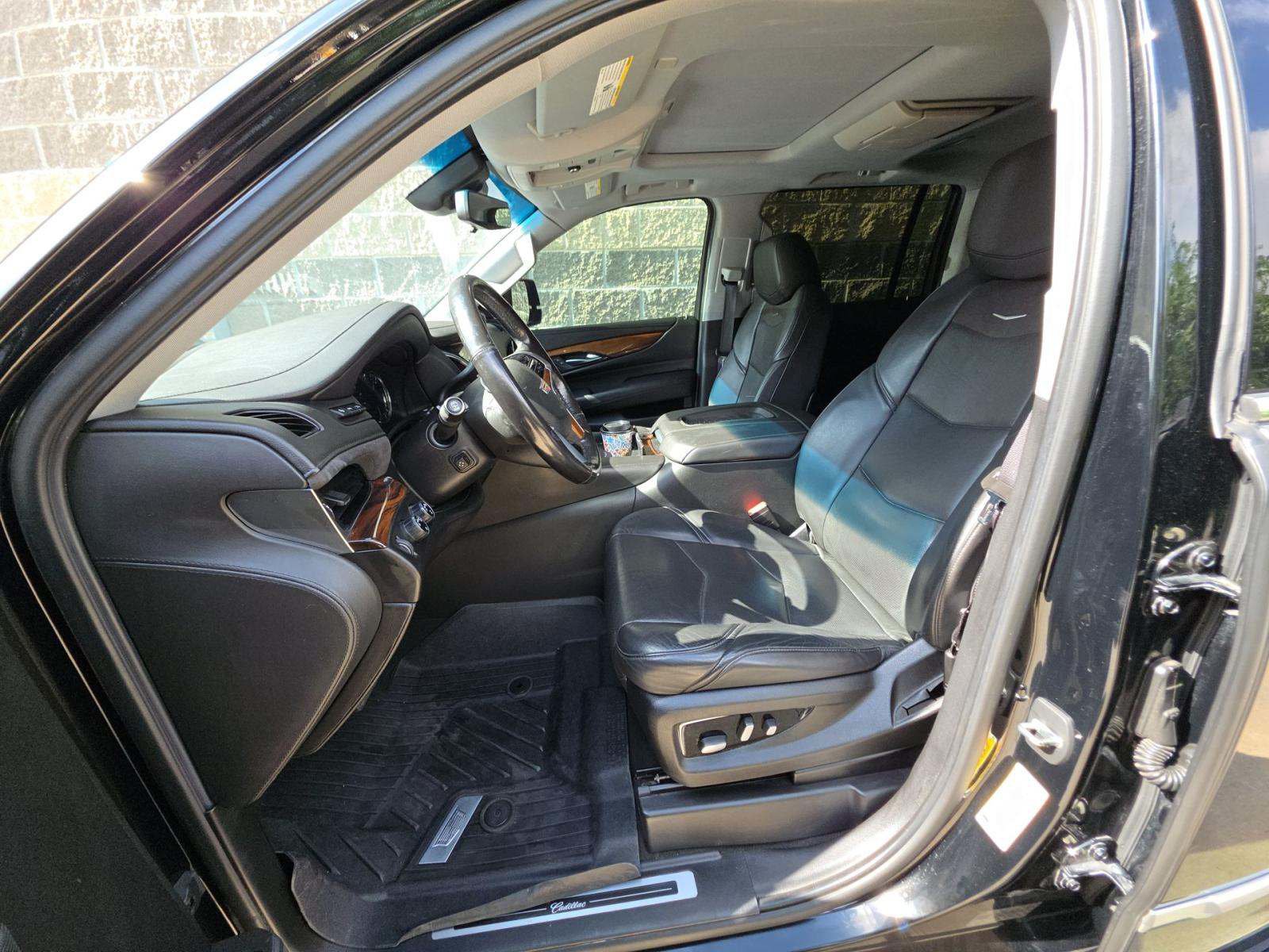 Used 2019 Cadillac Escalade ESV Premium Luxury AWD/4WD image 6