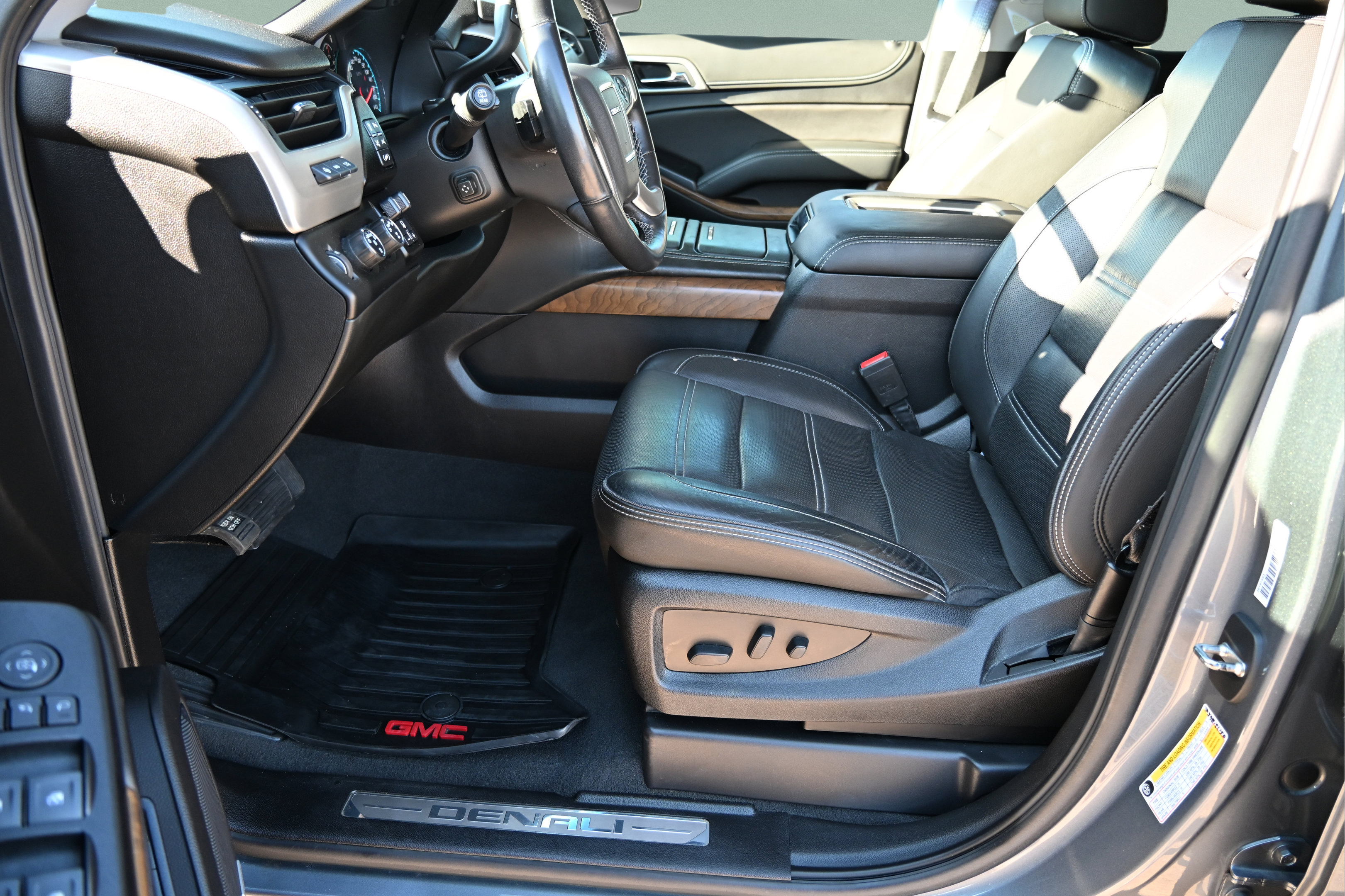Used 2019 GMC Yukon Denali w/ Denali Ultimate Package AWD/4WD image 21