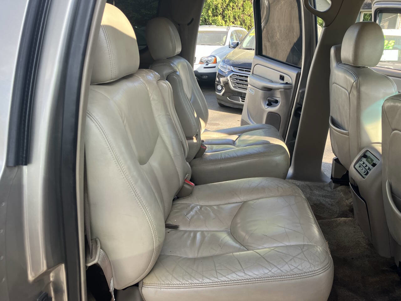 Used 2003 Chevrolet Suburban Z71 image 27