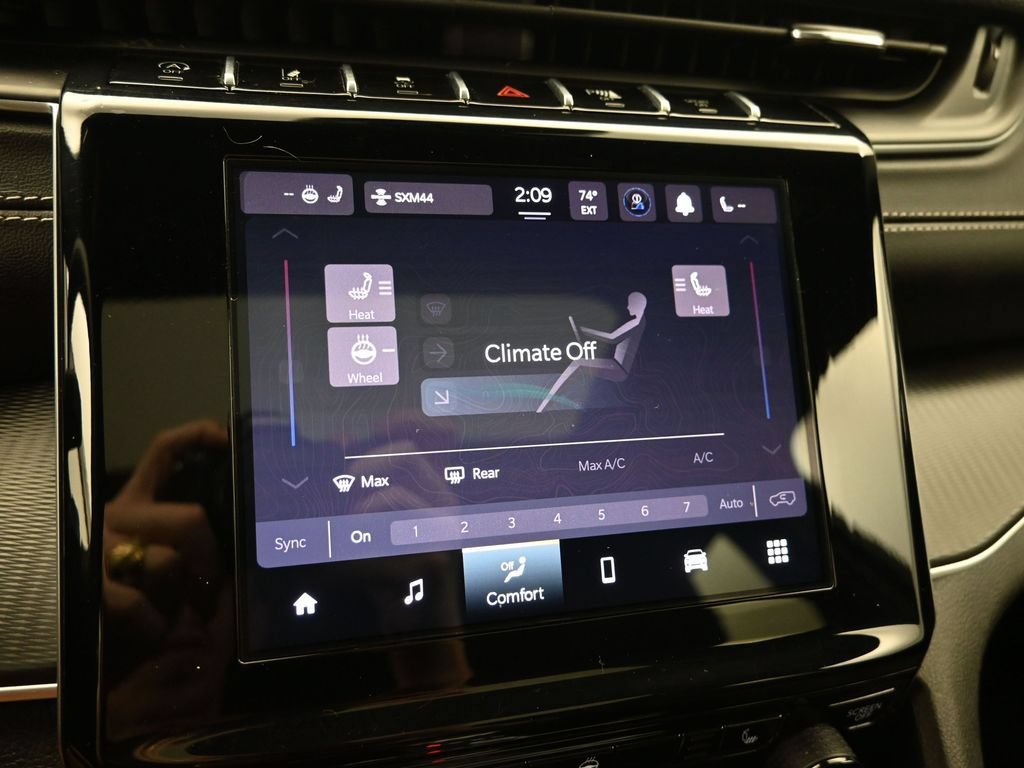 Used 2024 Jeep Grand Cherokee Altitude AWD/4WD image 27