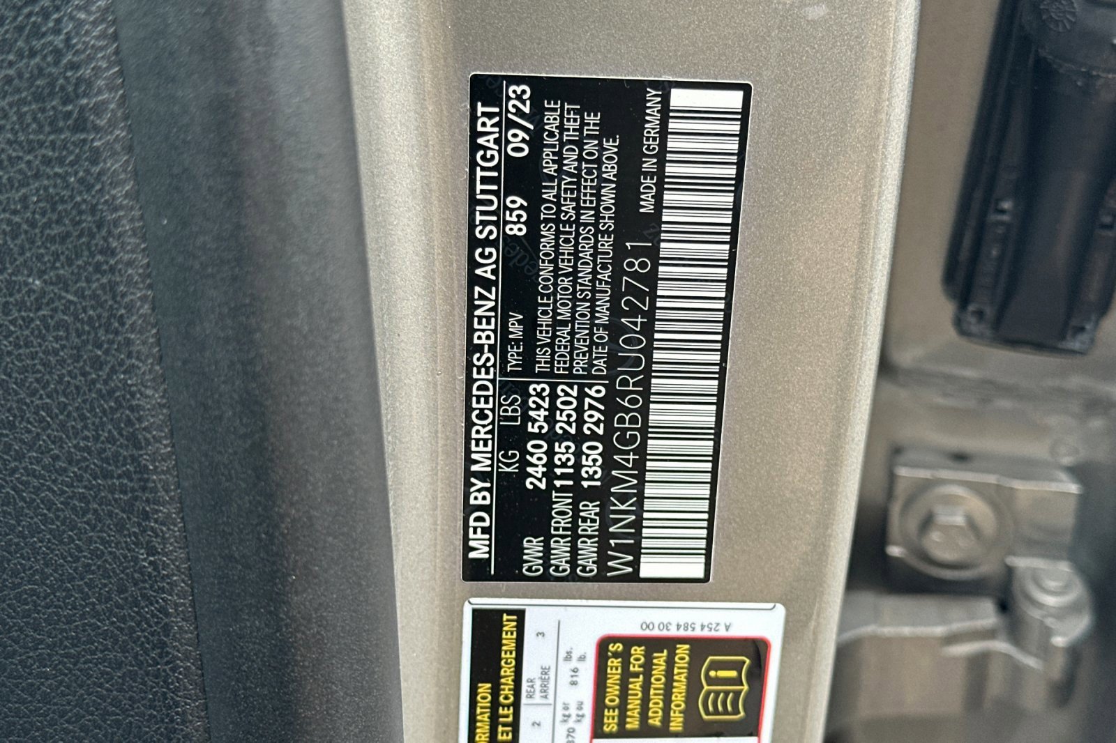 Used 2024 Mercedes-Benz GLC 300 w/ Winter Package image 29