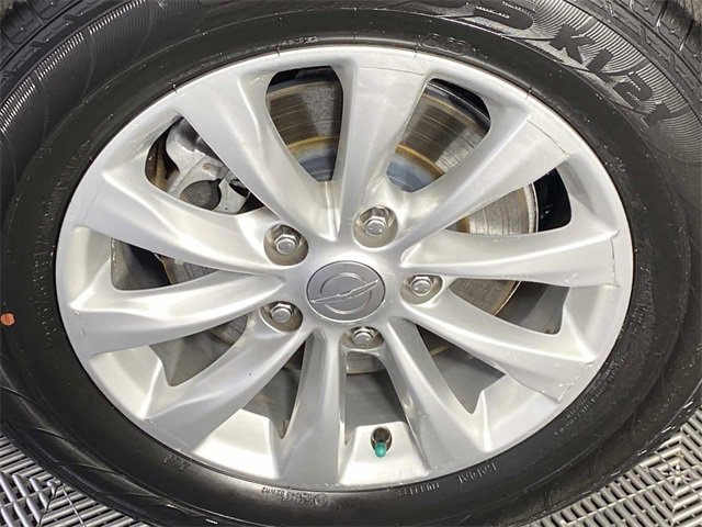 Used 2018 Chrysler Pacifica Touring-L image 27