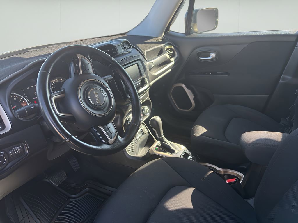 Used 2017 Jeep Renegade Latitude FWD image 27