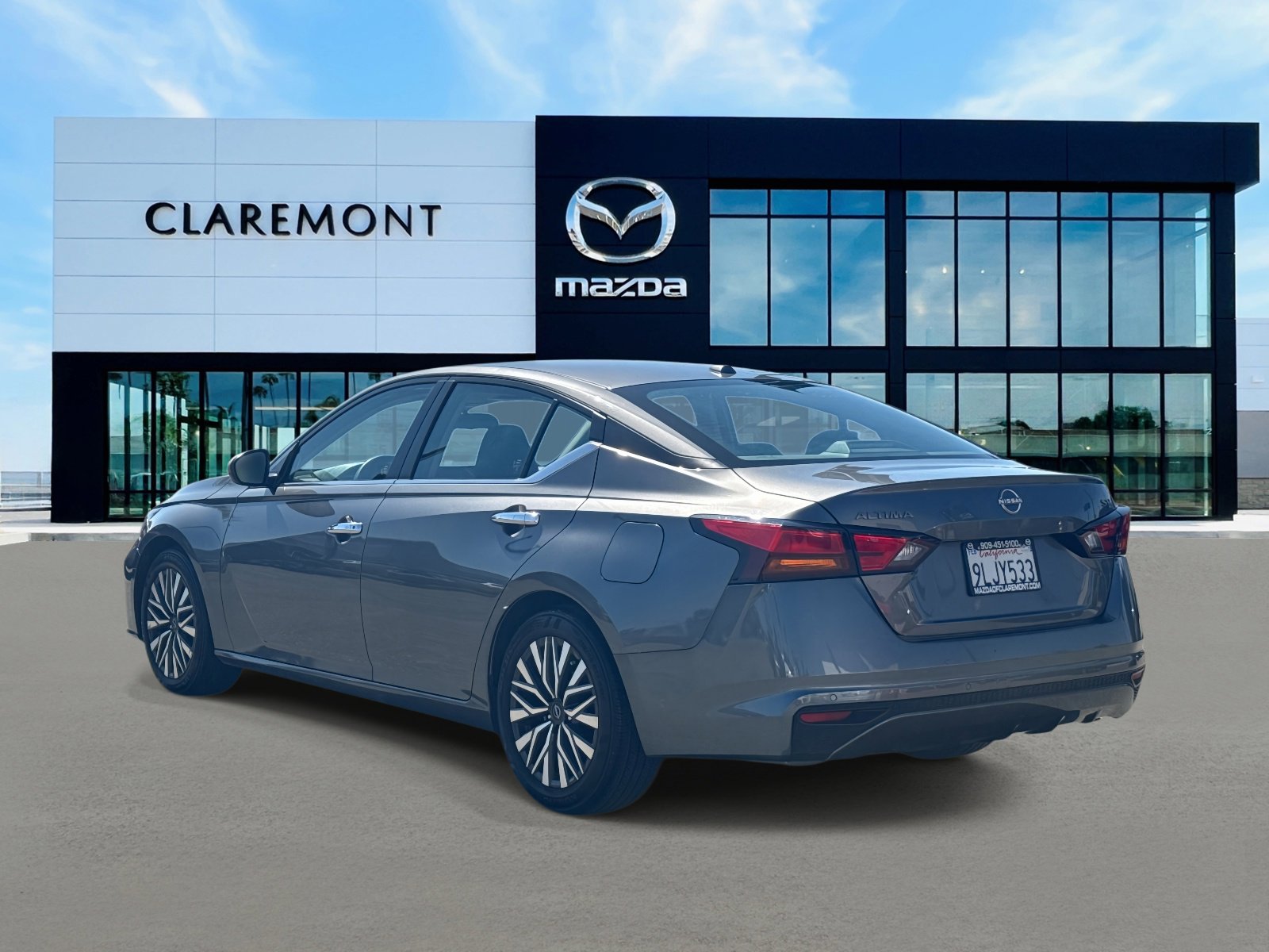 Used 2024 Nissan Altima 2.5 SV FWD image 6