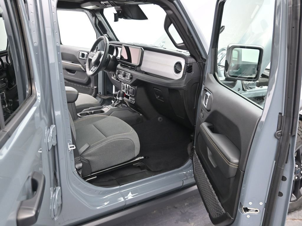 Used 2025 Jeep Wrangler Sahara 4xe image 16