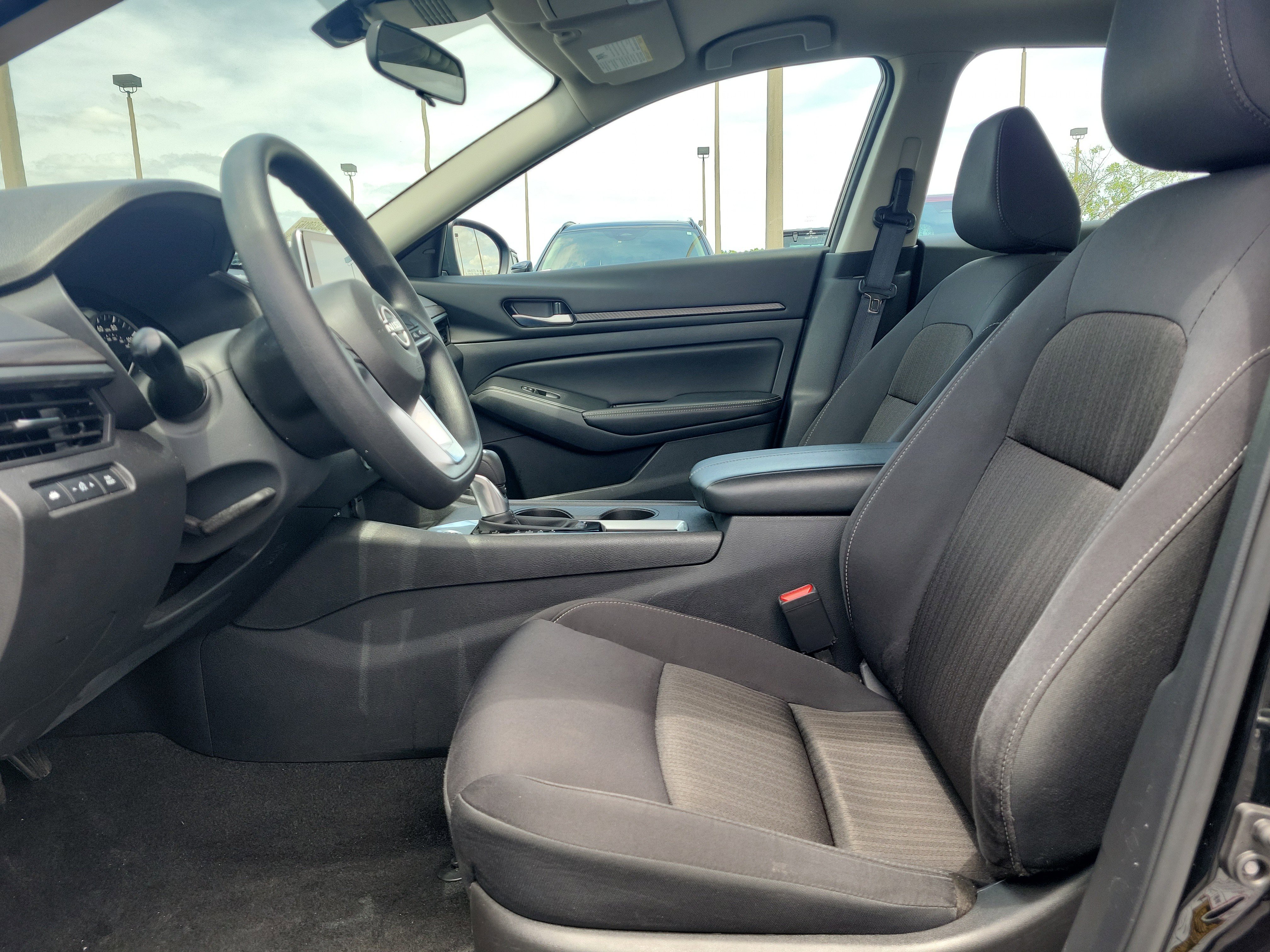 Used 2025 Nissan Altima 2.5 SV FWD image 16