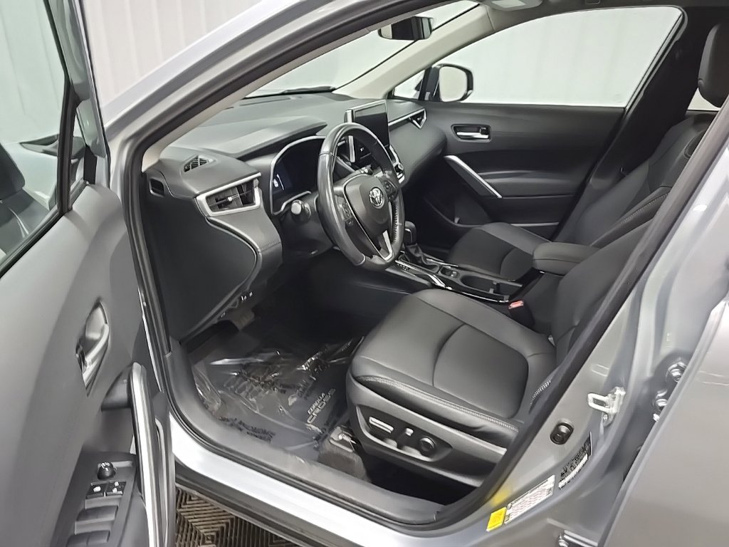Used 2023 Toyota Corolla Cross XLE w/ Convenience Package AWD/4WD image 29