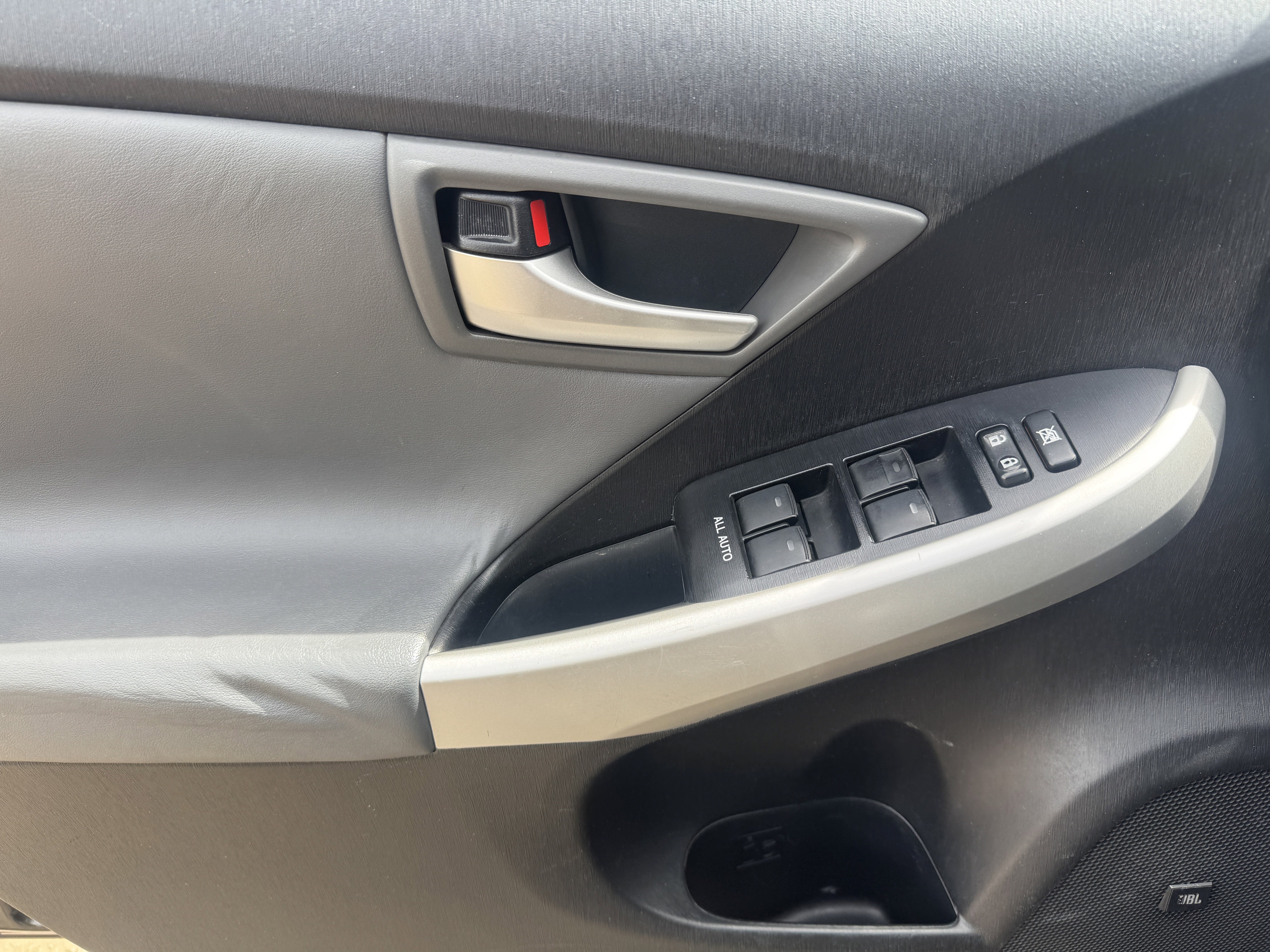 Used 2015 Toyota Prius Four image 9