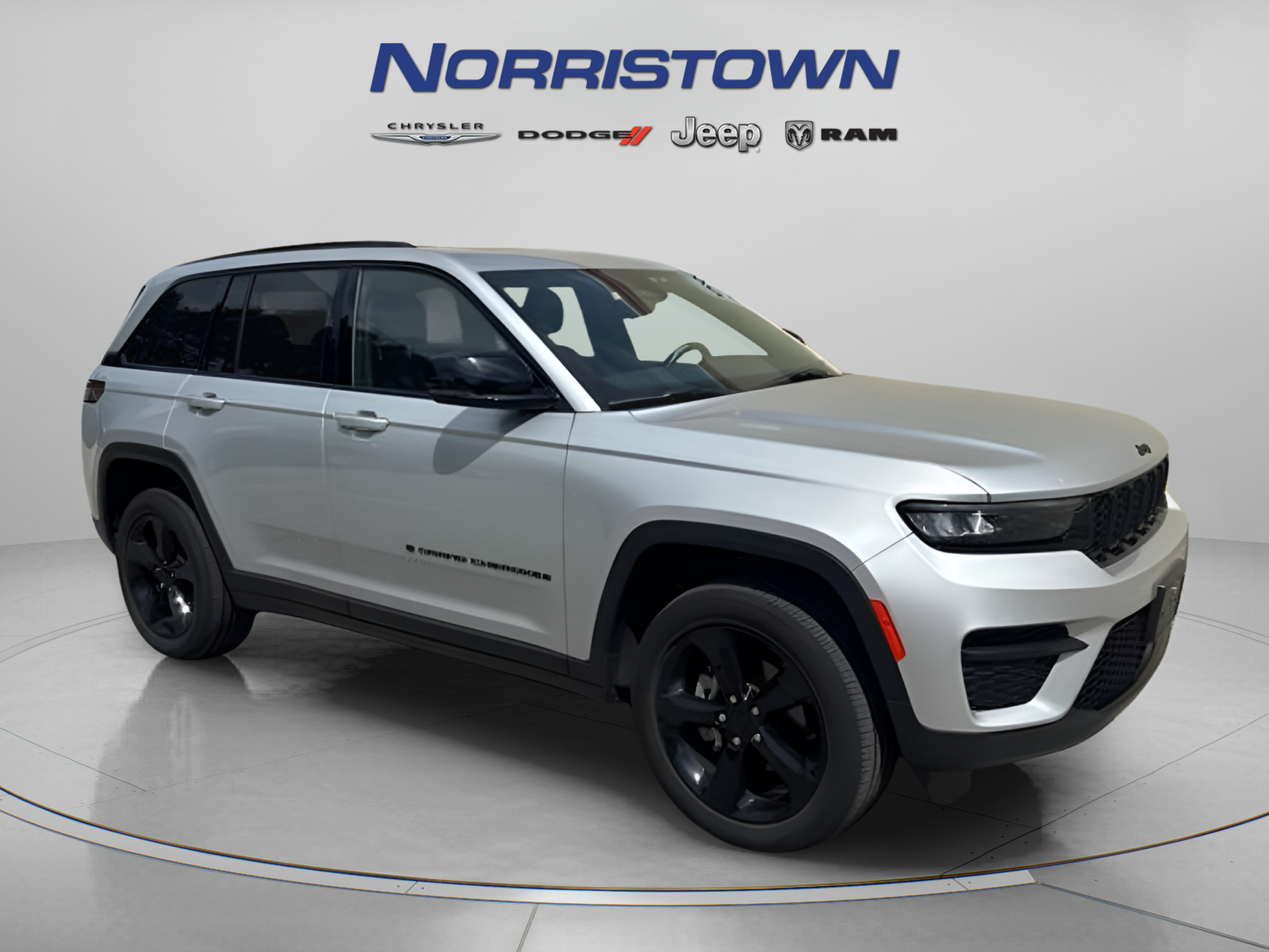 Used 2023 Jeep Grand Cherokee Altitude AWD/4WD image 1