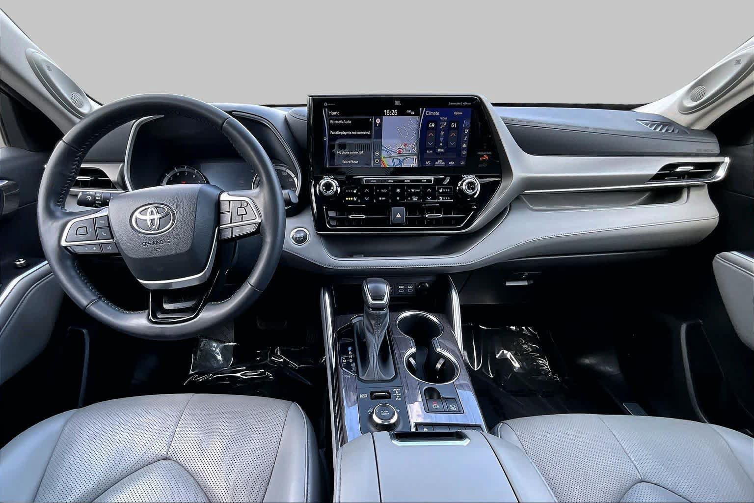 Used 2022 Toyota Highlander Limited AWD/4WD image 30