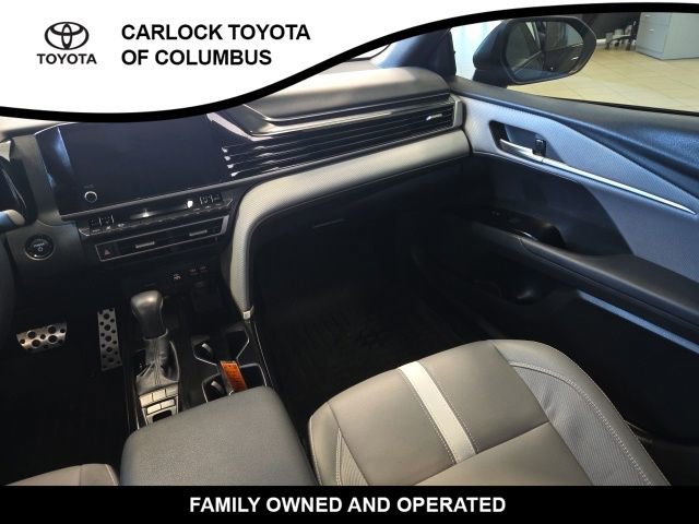 Used 2025 Toyota Camry SE w/ Convenience Package image 18
