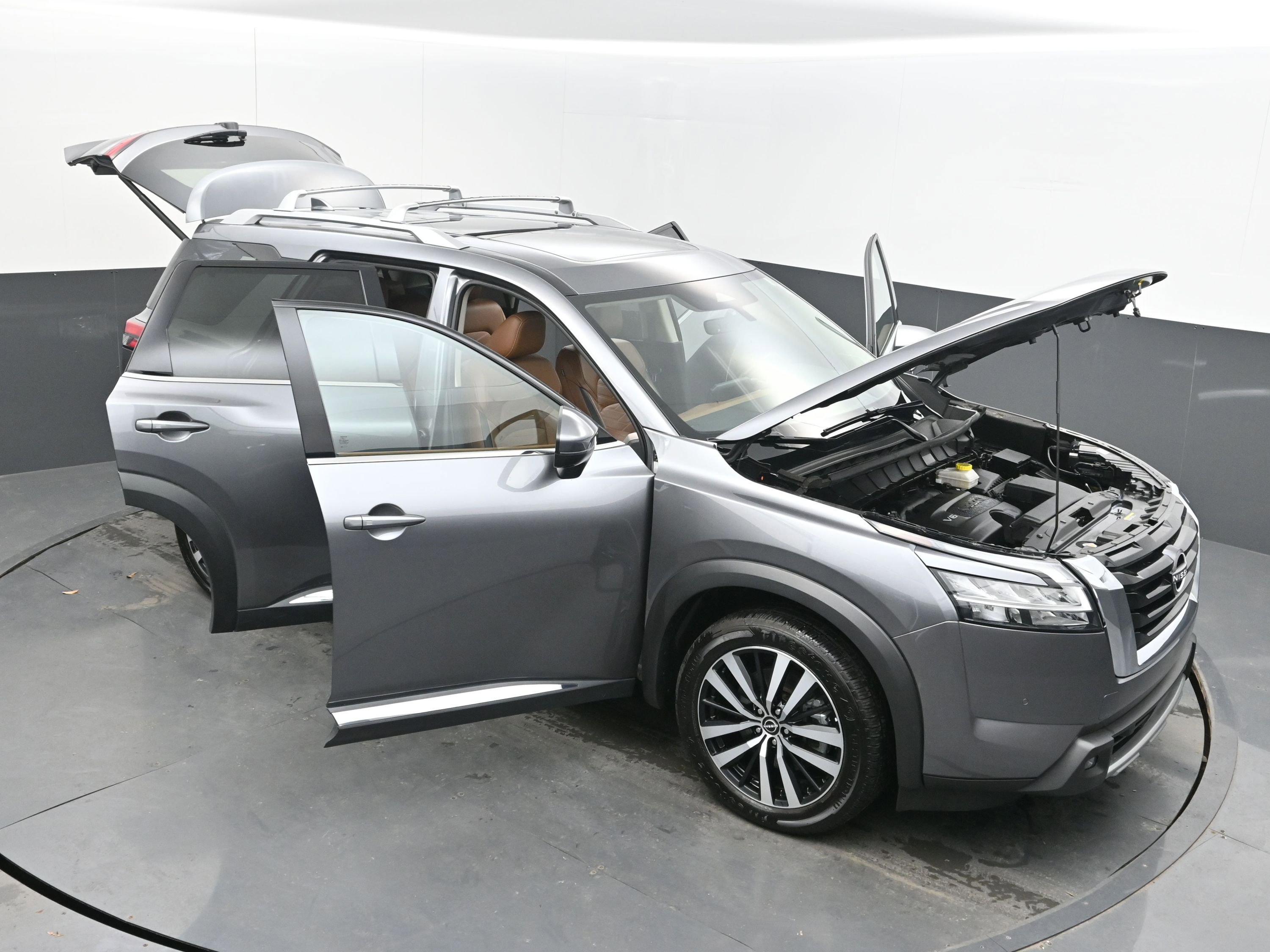 Used 2023 Nissan Pathfinder Platinum w/ Cargo Package image 38