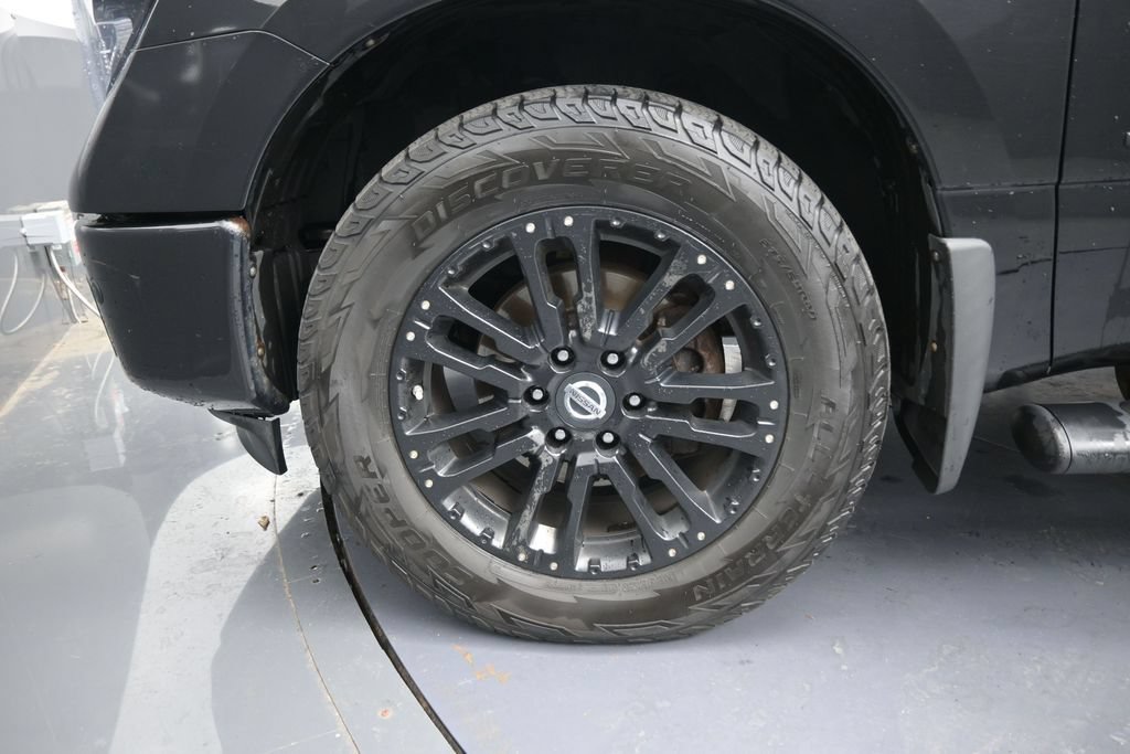 Used 2018 Nissan Titan SV AWD/4WD image 12