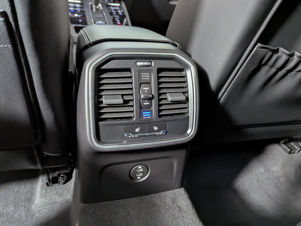 Used 2025 Porsche Macan AWD/4WD image 46