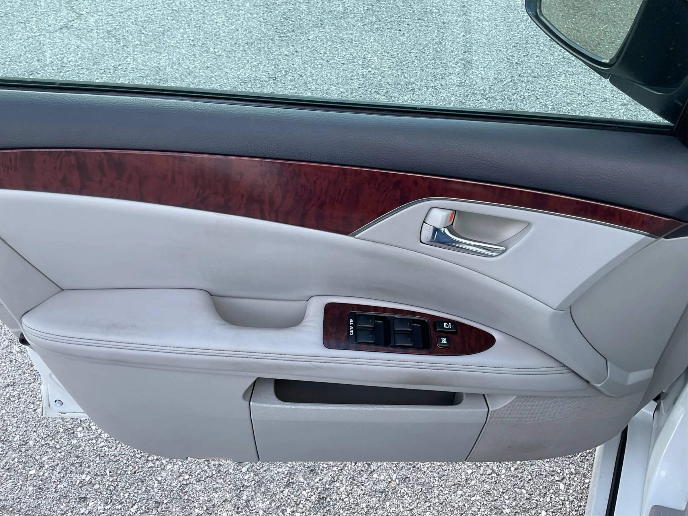 Used 2012 Toyota Avalon Limited FWD image 18