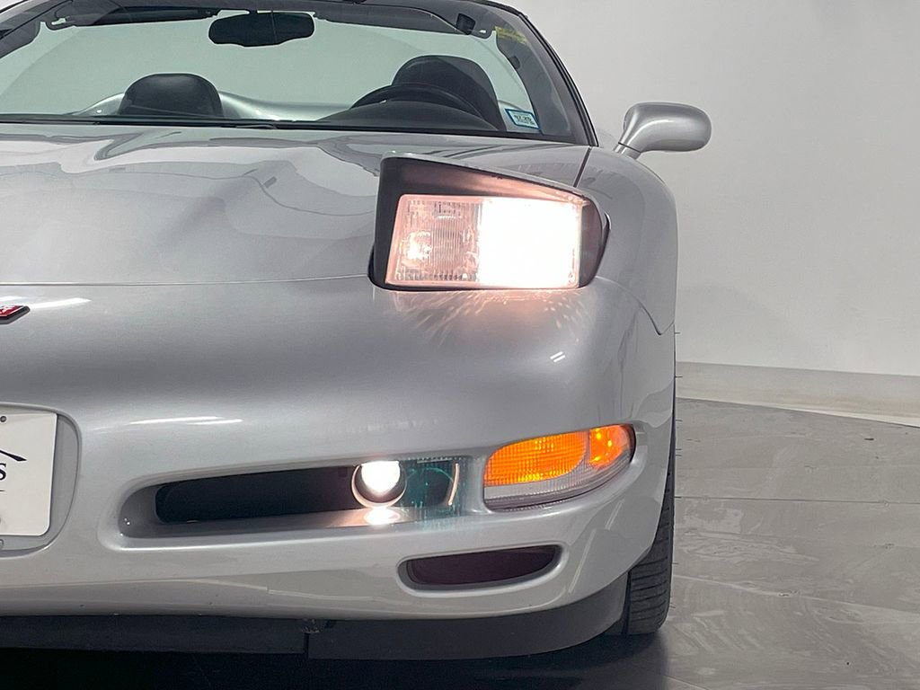 Used 2000 Chevrolet Corvette Convertible w/ Performance Handling Pkg image 21