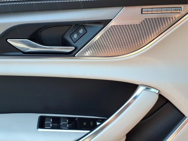 Used 2024 Jaguar XF R-Dynamic SE AWD/4WD image 15