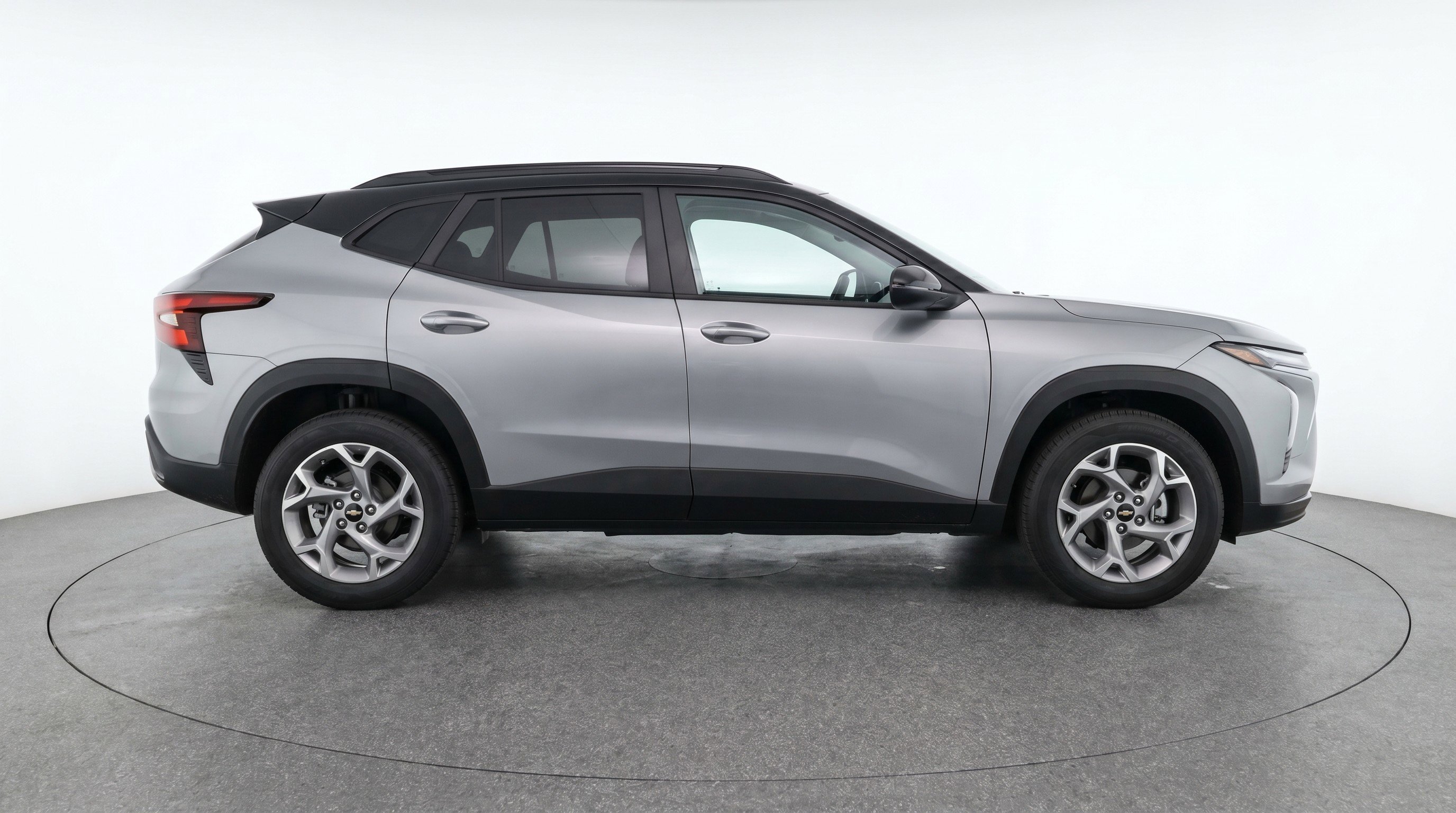 Used 2025 Chevrolet Trax LT w/ LT Convenience Package FWD image 11