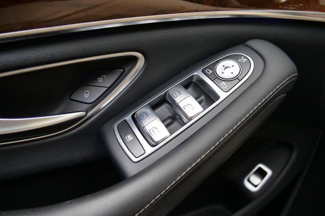 Used 2015 Mercedes-Benz S 550 4MATIC Sedan image 24