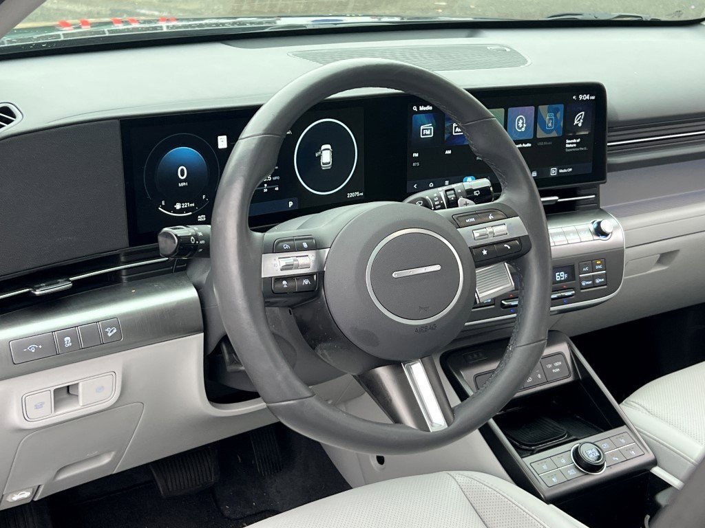 Used 2025 Hyundai Kona Limited image 21