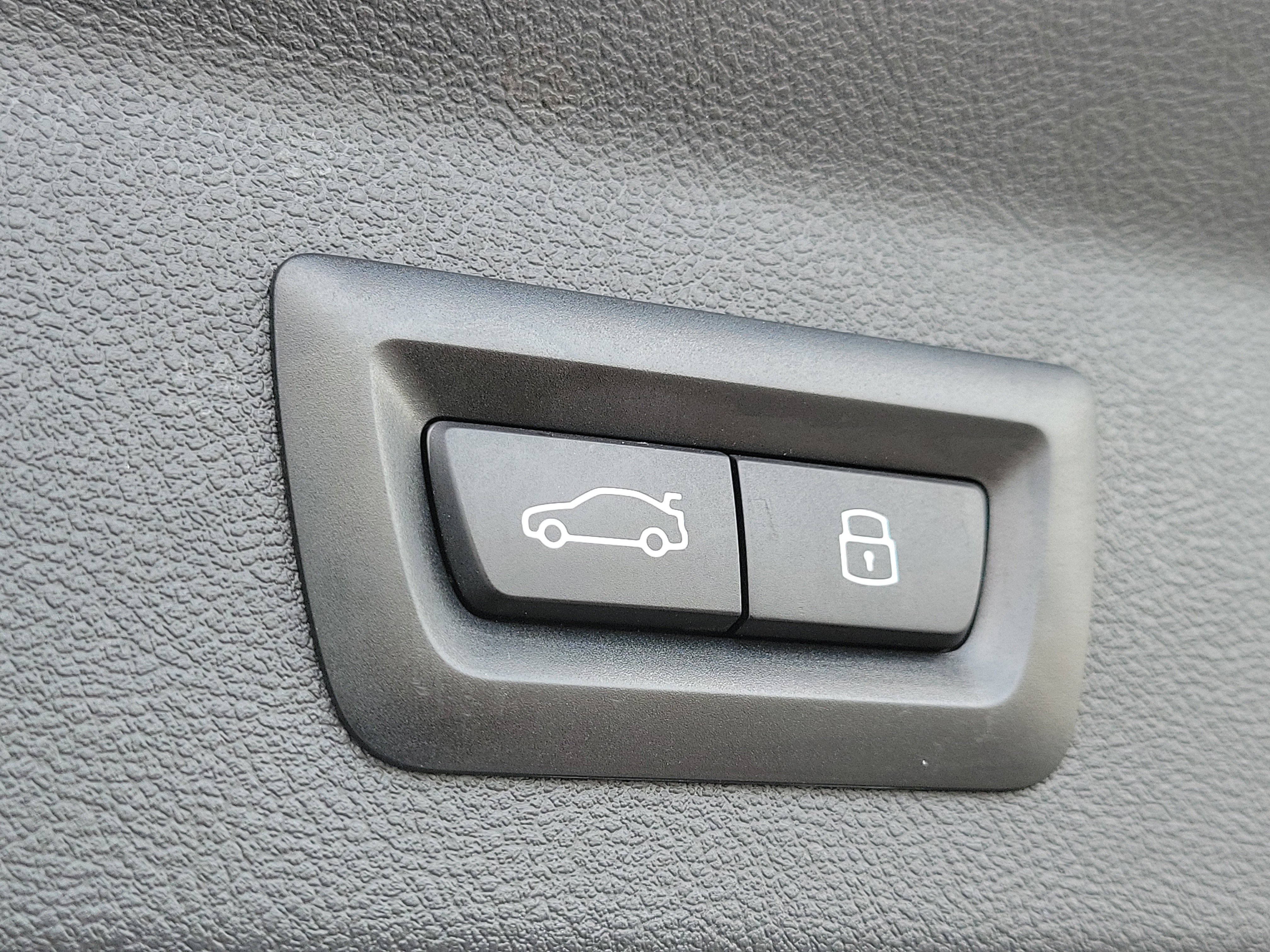 Used 2024 BMW X3 sDrive30i w/ Premium Package image 9